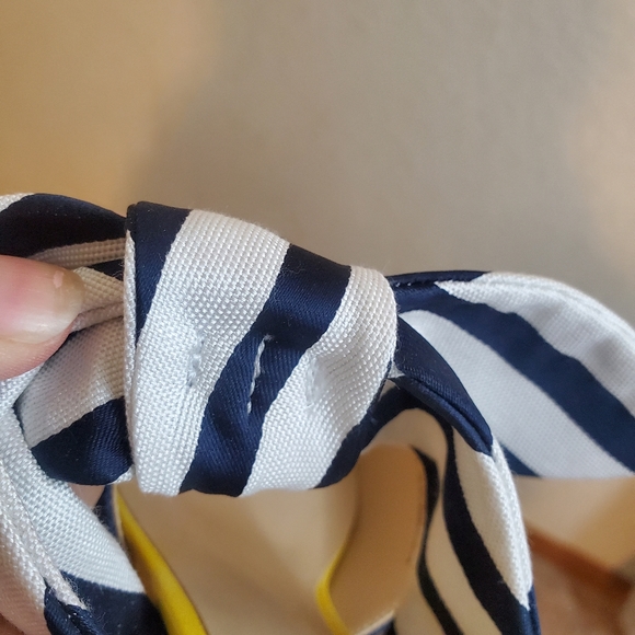 CAbi #6022 Bow Kitten Heel Mule Shoes Size 8 Navy Yellow! Size 8. - Picture 8 of 8